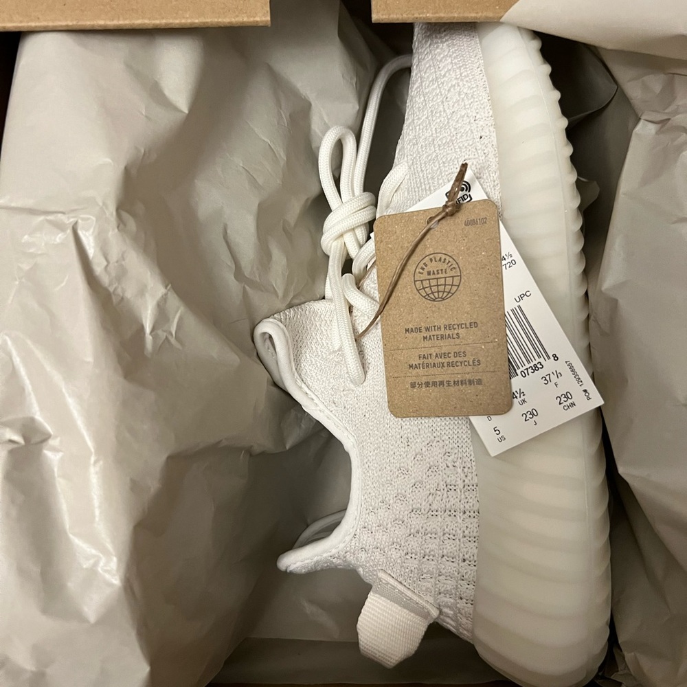 Yeezy size 5, brand new